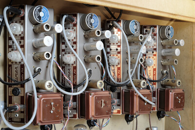 Vue rapprochée des amplificateurs